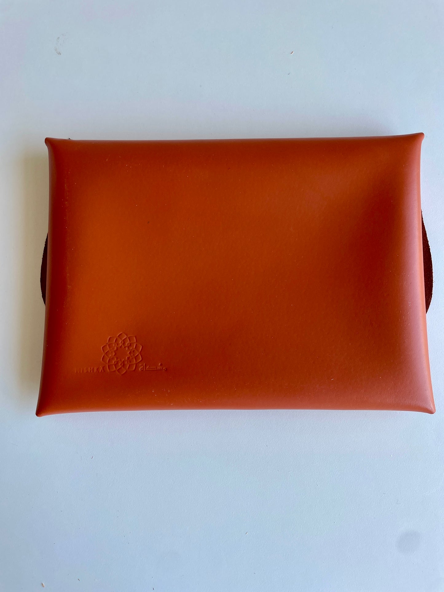 Pochette à téléphone élégante en cuir véritable avec coeur en métal doré