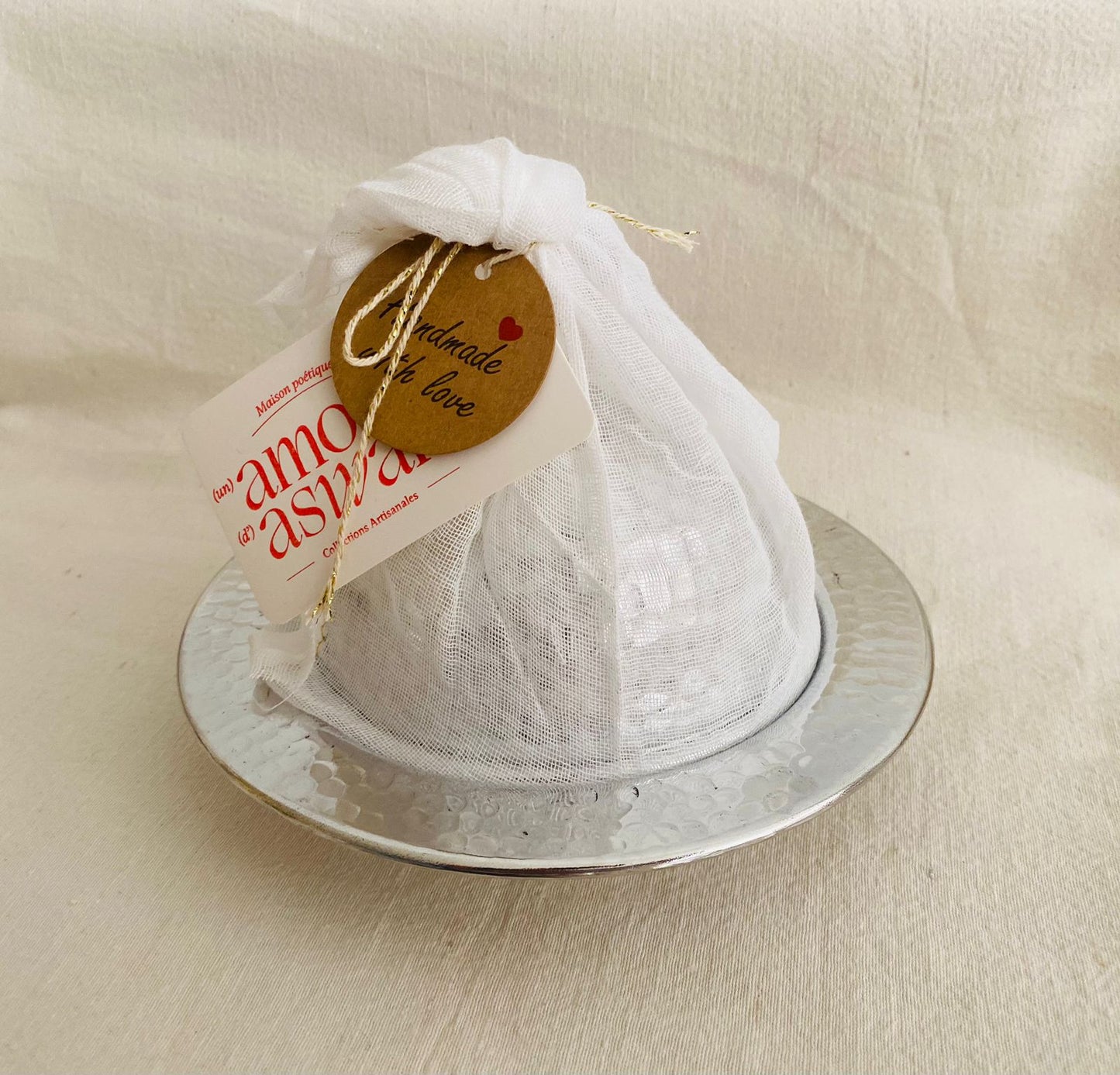Boite en métal martelé façon Souk du Caire, coeur en verre soufflé