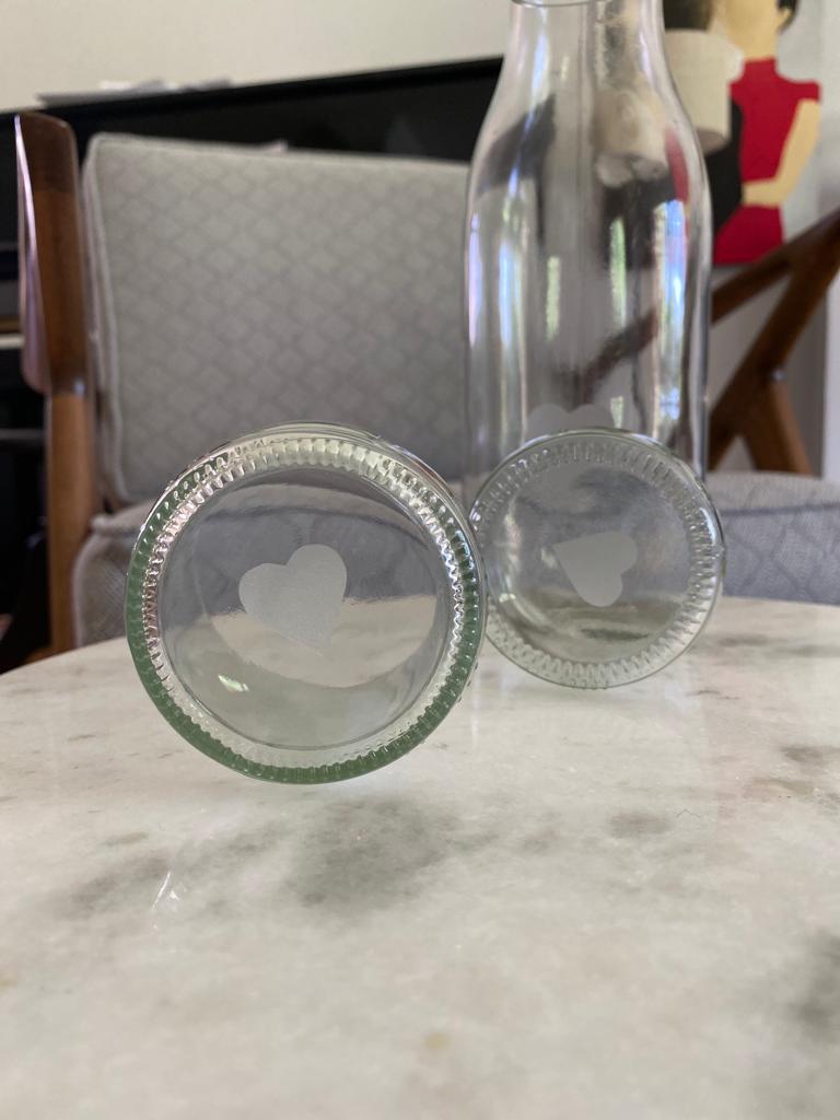 Set une bouteille et deux verres en verre 100% upcyclé