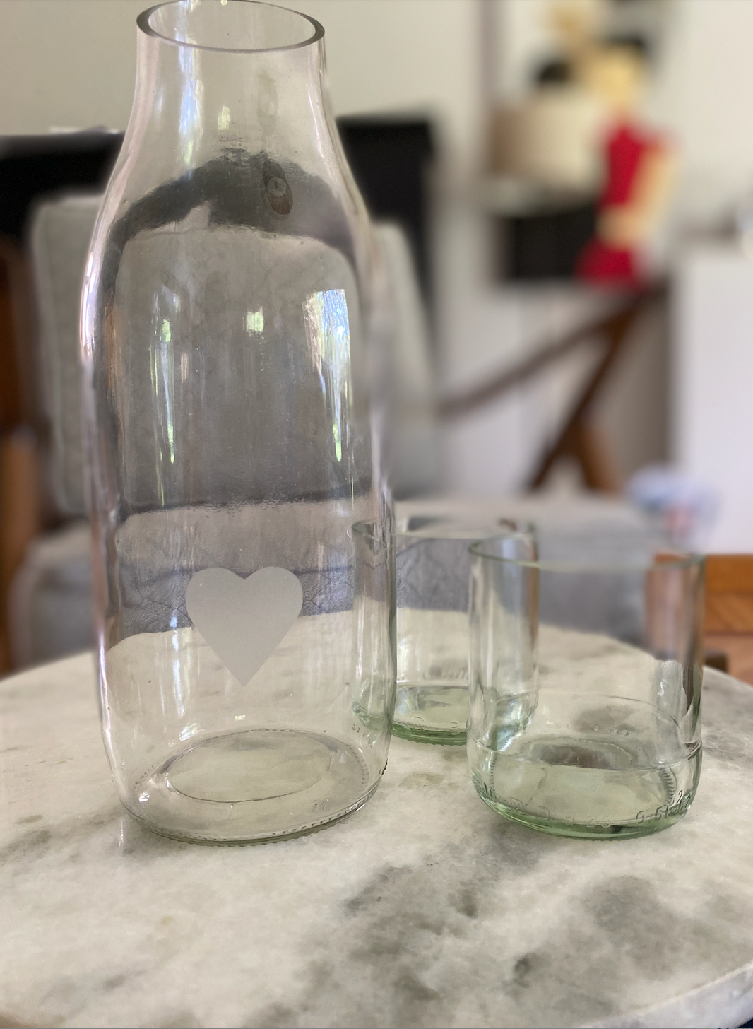 Set une bouteille et deux verres en verre 100% upcyclé