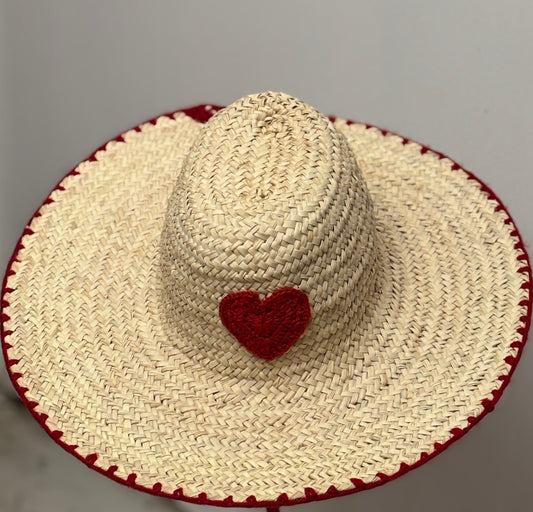 Chapeau en paille de l'Oasis, coeur en crochet