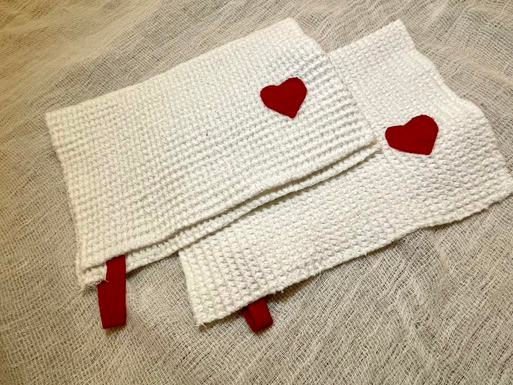 Set of two hand towels